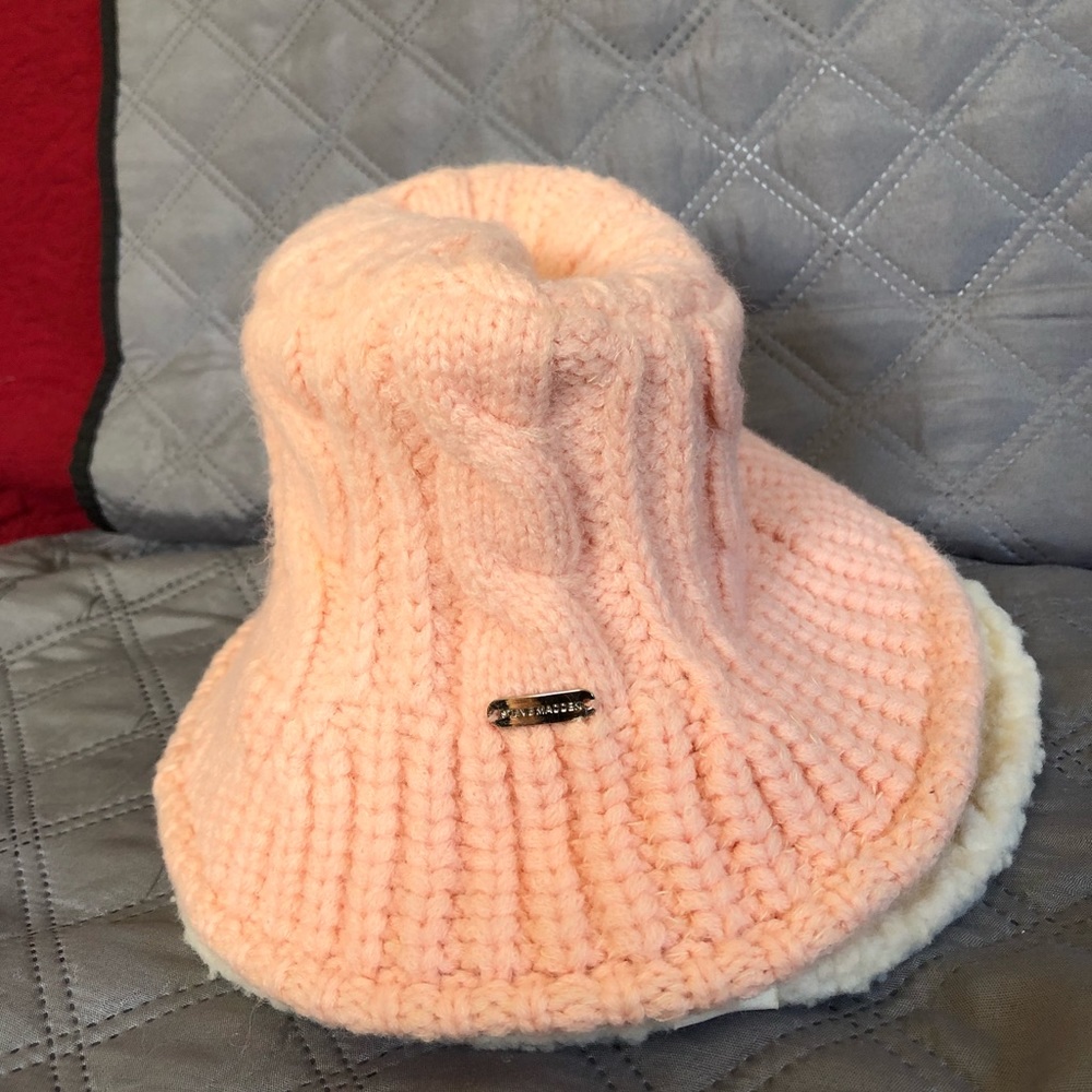 steve madden cable-knit bucket hat